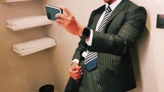 免费正装老板约员工到酒店打炮