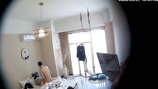 学生情侣入住酒店快活私密外流还拿手机记录生活