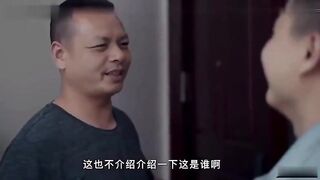 过年租的女朋友吃完饭把假女友操翻